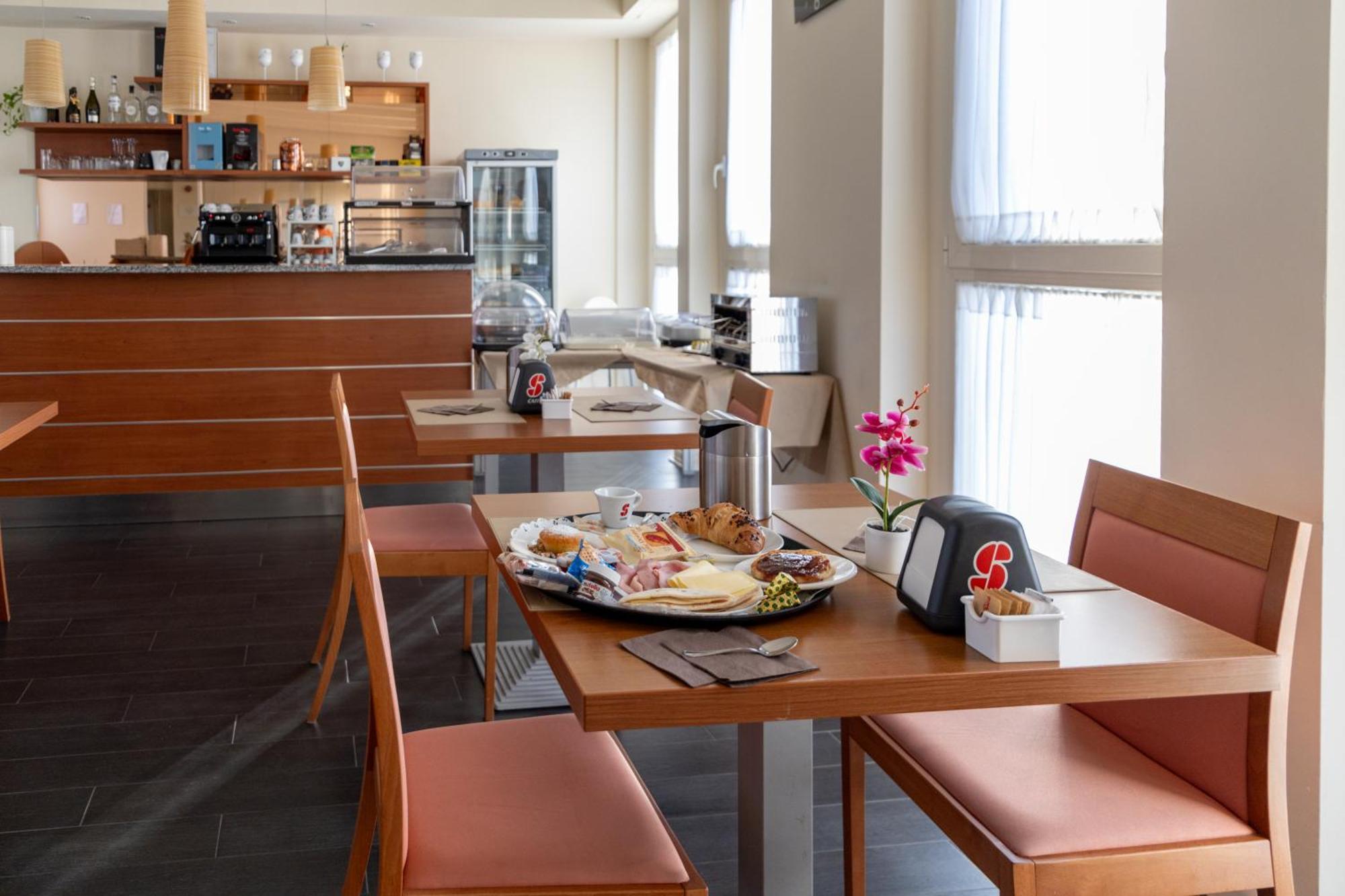 Hotel Giallo Noceto Dış mekan fotoğraf